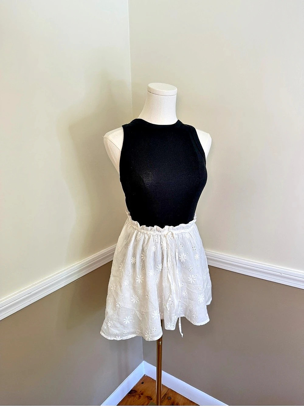Aerie Floral Eyelet High-Waist Shorts XS NWT